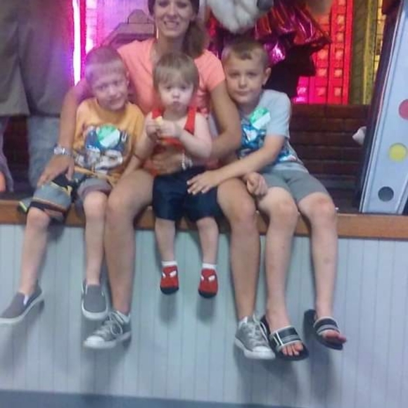 PLZ READ!  IN NEED OF SALES. - Picture 4 of 6